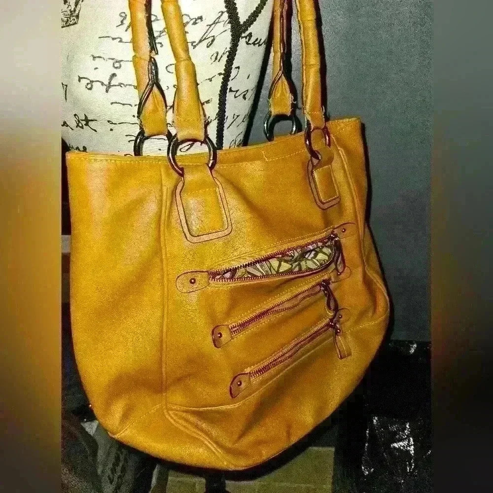Black Rivet Womans Brown Shoulder Bag Purse
